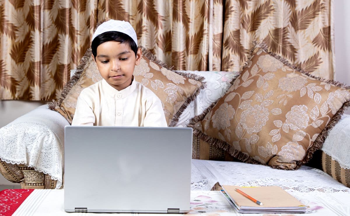 Student attending an online Quran class